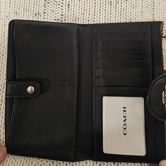 NWOT Coach Signature Khaki & Black Wristlet Wallet With Gold Coach Logo - Picture 4 of 7